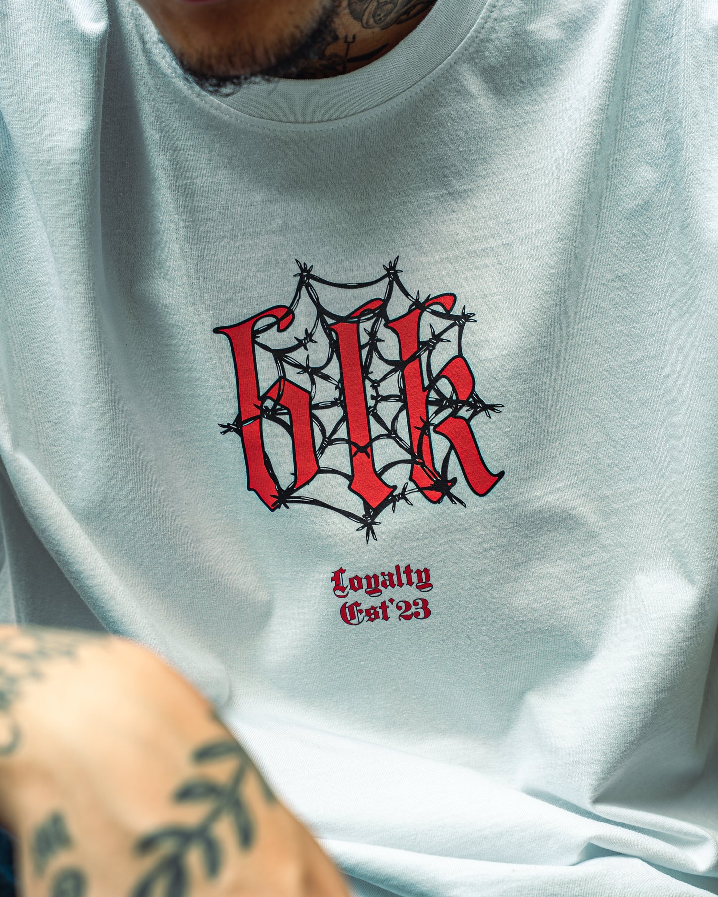 ISTOS X IDROGIOS Tee X Ortiz